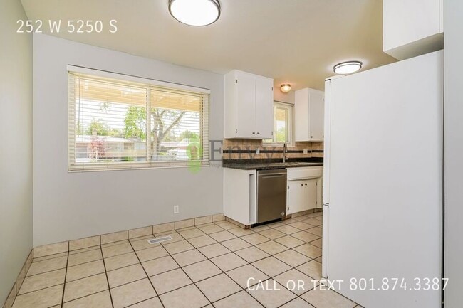 Building Photo - 252 W 5250 S