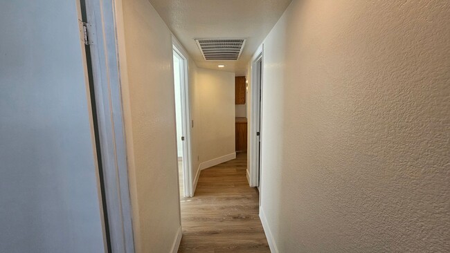 Building Photo - Beautiful 4 bedroom near Lake Mead & Tenay...