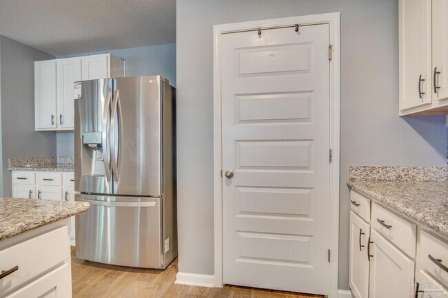 Building Photo - 4668 Red Oak Dr