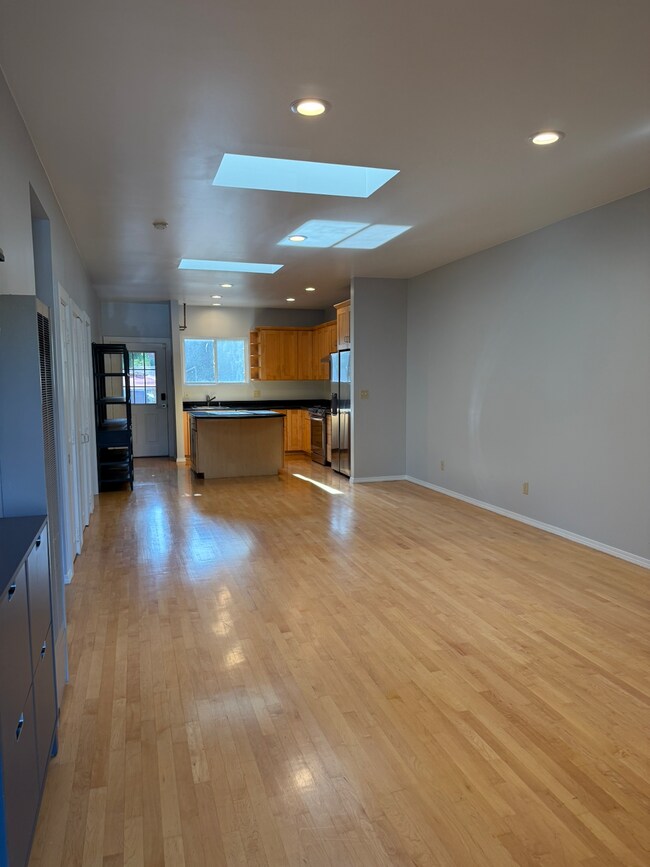 Building Photo - 5529 Beaudry St