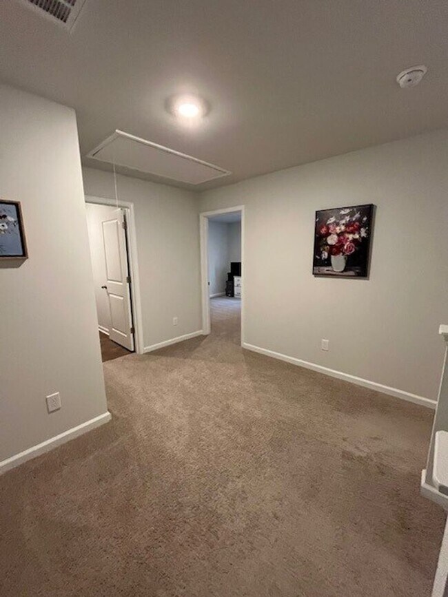 Building Photo - Discover this spacious 4-bedroom, 2.5-bath home in Winnabow, NC
