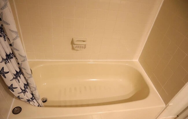 Building Photo - Fantastic 3 BR/2.5 BA Townhome minutes from Rio Lakefront. Ready Mid-May