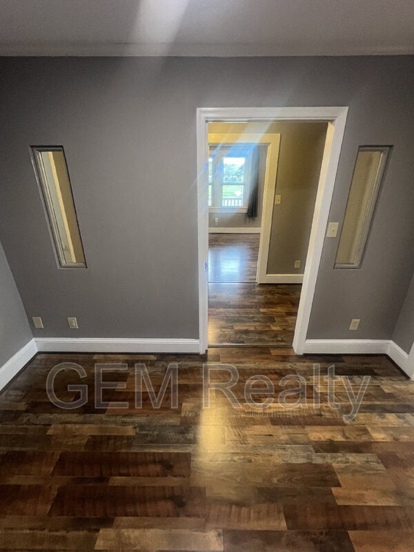 Building Photo - 349 White Oak Rd