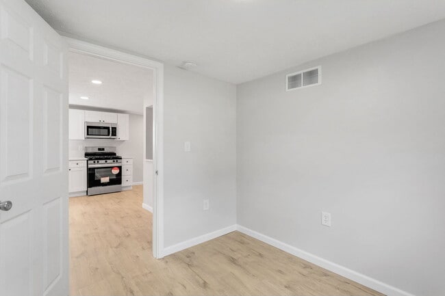 Building Photo - 57025 Greenlawn Ave