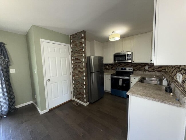 Building Photo - Beautiful 2 Bedroom / 2.5 Bath for Rent in Maryland Heights !