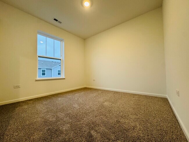 Building Photo - 25660 W Yorkshire Dr