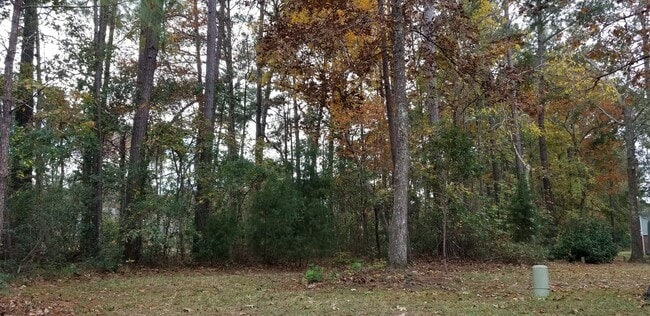 Building Photo - Beautiful Town-home in much sought after S...