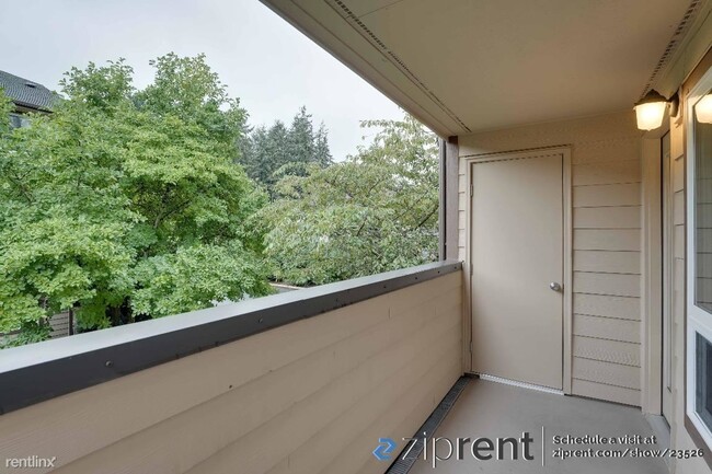 Building Photo - 1 br, 1 bath Condo - 12505 Northeast 143rd...