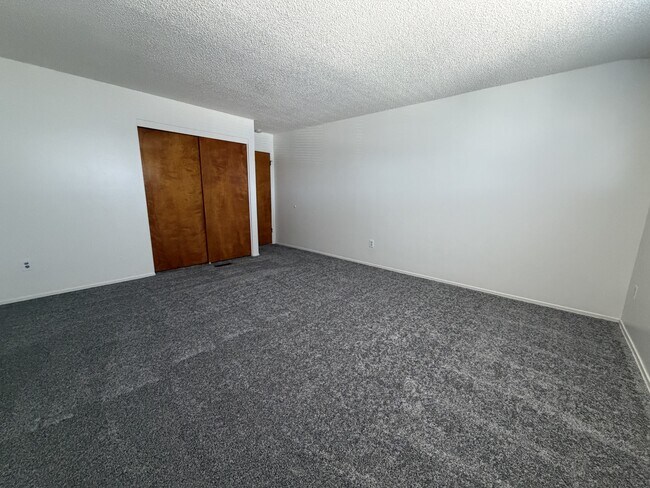 Building Photo - 15176 Oakwood Ln