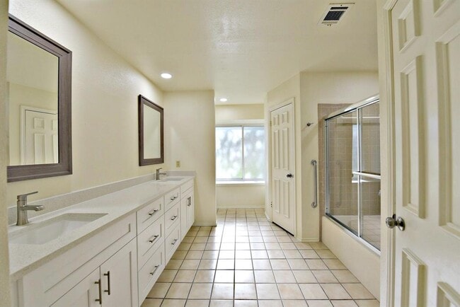 Building Photo - 6606 Hondo Bend