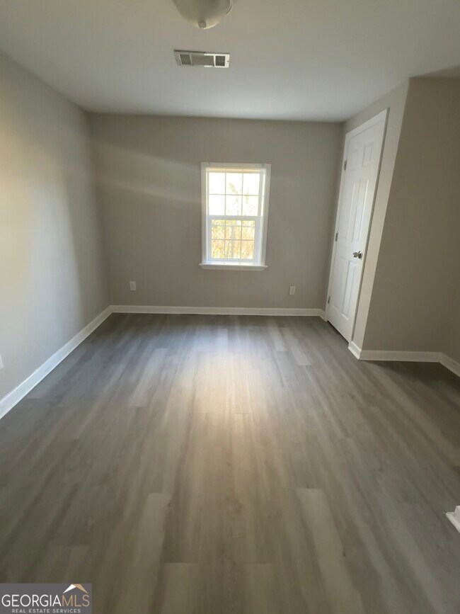 Building Photo - 1206 E Roosevelt Ave