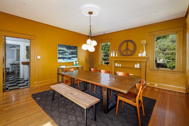 Building Photo - 131 N Main St