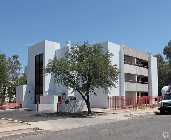 Building Photo - Craycroft Tower Apartments