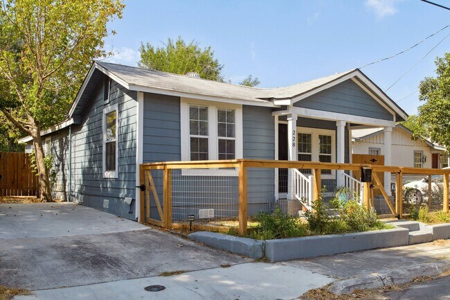 Building Photo - 3 Bedroom Single Family Home in San Antonio