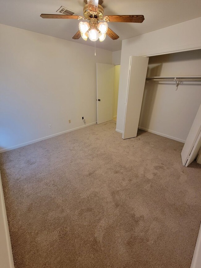 Building Photo - College Station, 2-bedroom, 1-bath - fenced in yard - Duplex for lease.