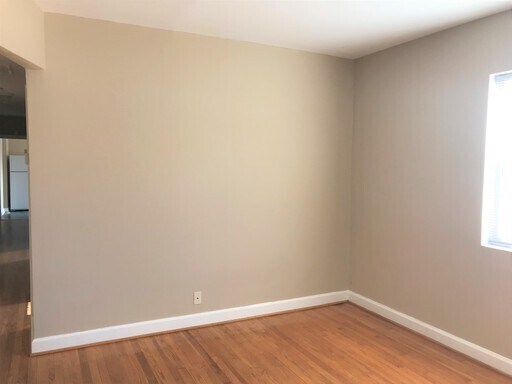 Building Photo - 523 Martin St