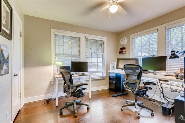 Building Photo - 1035 E 44th St