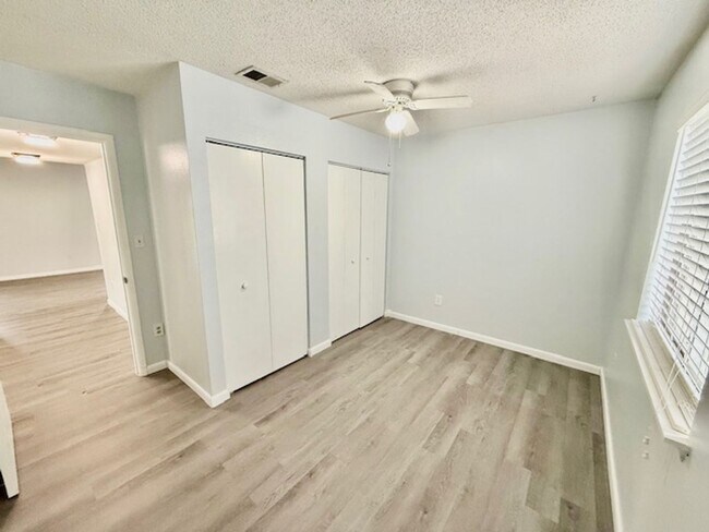 Building Photo - 308 Miracle Strip Pkwy SW