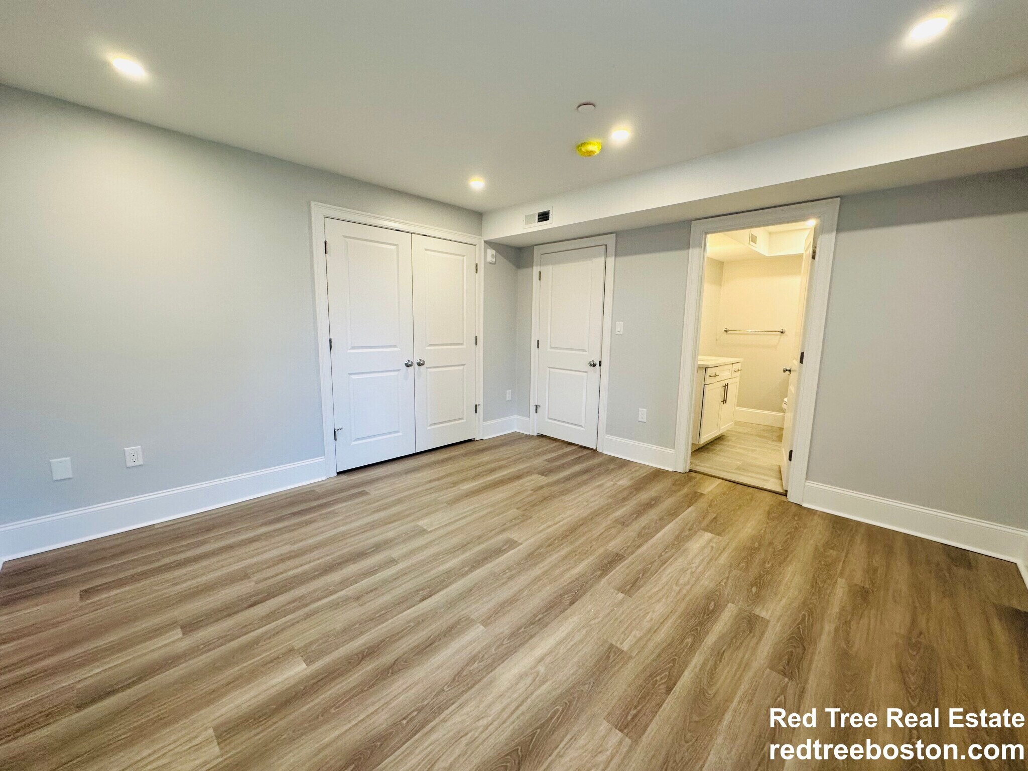 Building Photo - 100 Brooks St