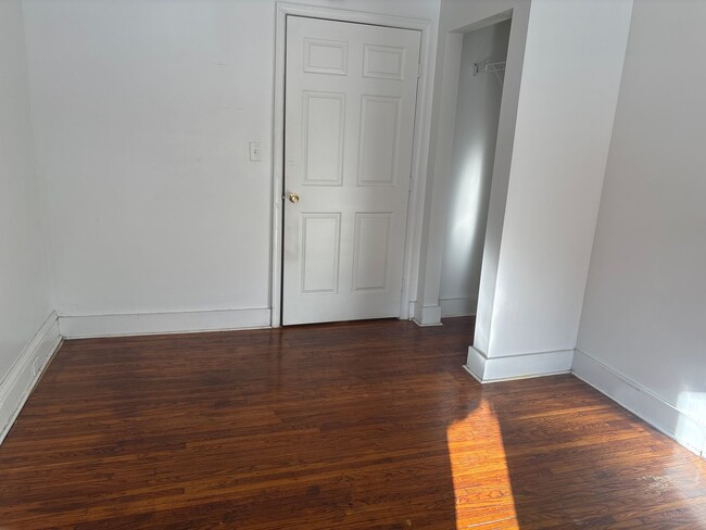 Building Photo - 1st Floor 1 Bedroom Apartment-York City SD