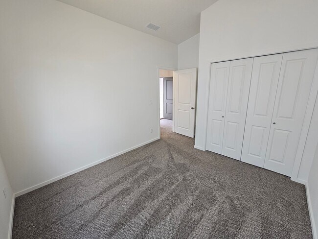 Building Photo - Beautifully Home in the Valley
