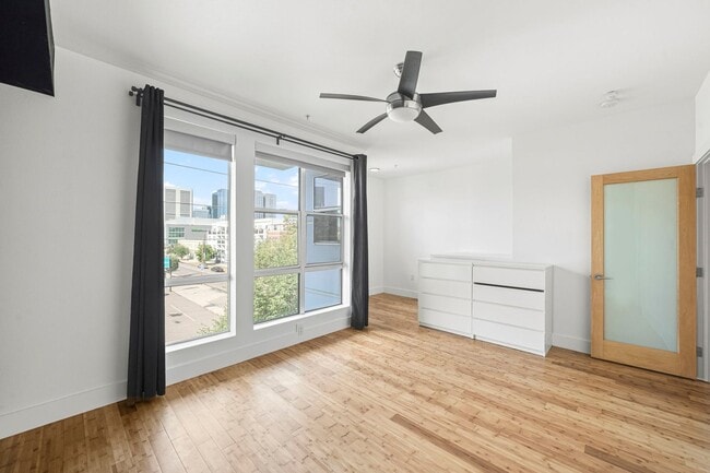 Building Photo - Modern 3BD, 3.5BA Five Points Townhome wit...