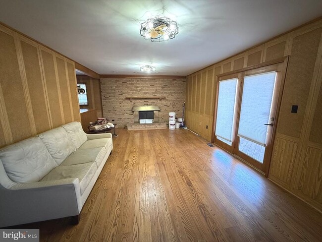 Building Photo - 9608 Burke View Ave