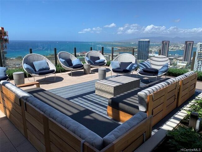 Building Photo - Luxury Studio. Furnished.  Kakaako.