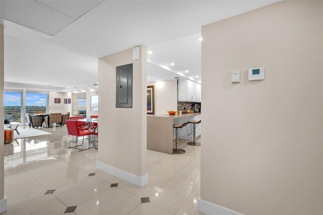 Building Photo - 3507 Oaks Way