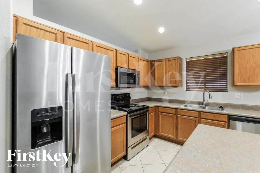 Building Photo - 6951 W Red Rock Dr