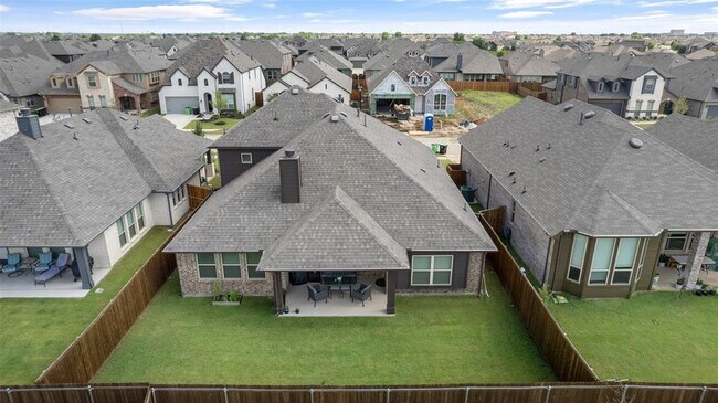 Building Photo - 1324 Thrasher Dr