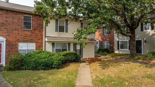 Building Photo - Townhouse in Maumelle!