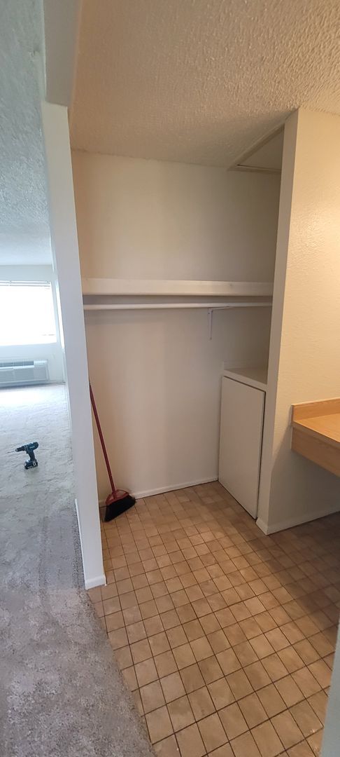 Building Photo - Charming Mountain Studio Apartment
