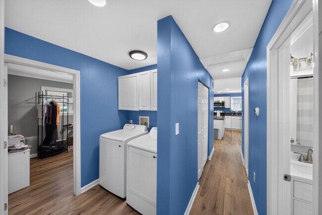 Building Photo - Updated Single-Family Home for Rent in Fairlawn