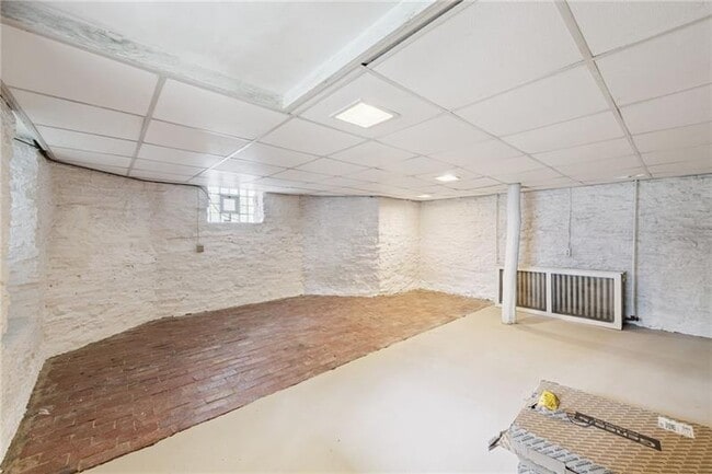 Building Photo - 108 S St Clair St