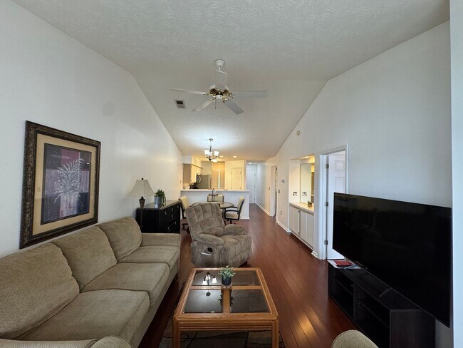 Building Photo - Myrtle Beach - 2 Bedroom / 2 Bathroom Furn...