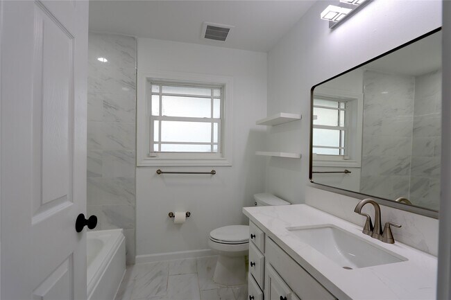 Building Photo - 4839 McDermed Dr