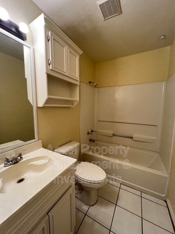 Building Photo - 2401 Kimberly Ln