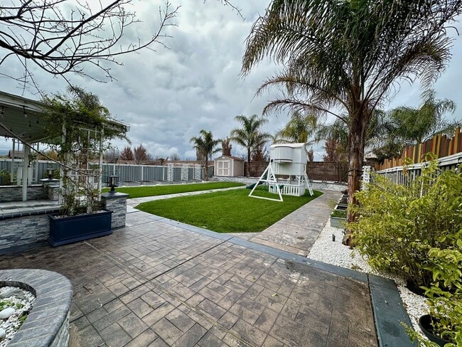 Building Photo - Beautiful home with large backyard in Mountain House