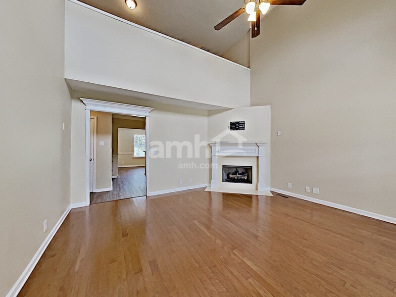 Building Photo - 2053 Leefield Dr