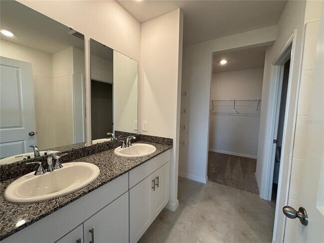 Building Photo - 5526 Clove Row