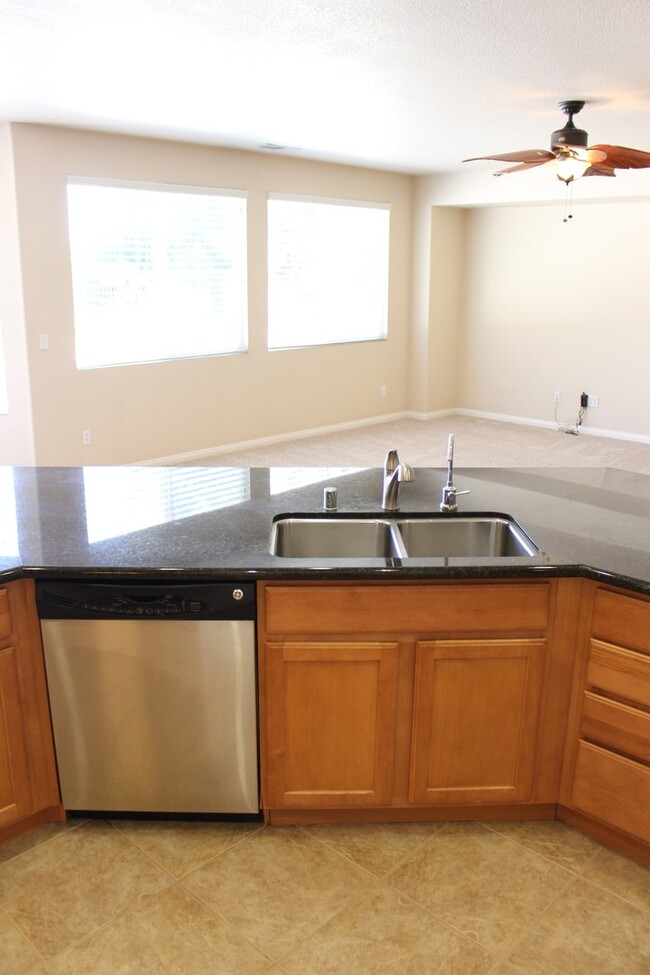 Building Photo - 14910 Via Messina Dr