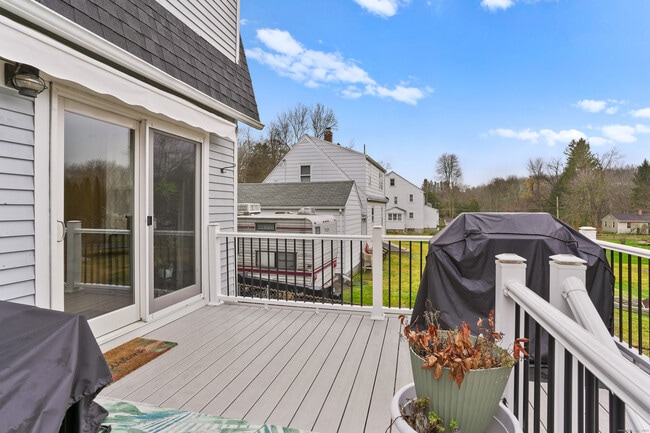 Building Photo - 253 Porter Ave