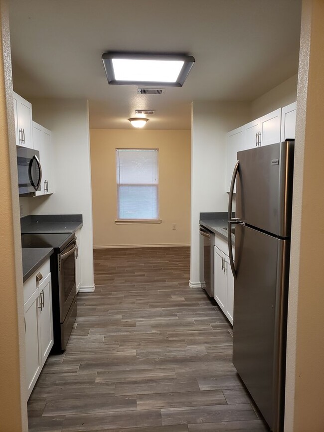 Building Photo - Spacious NISD home