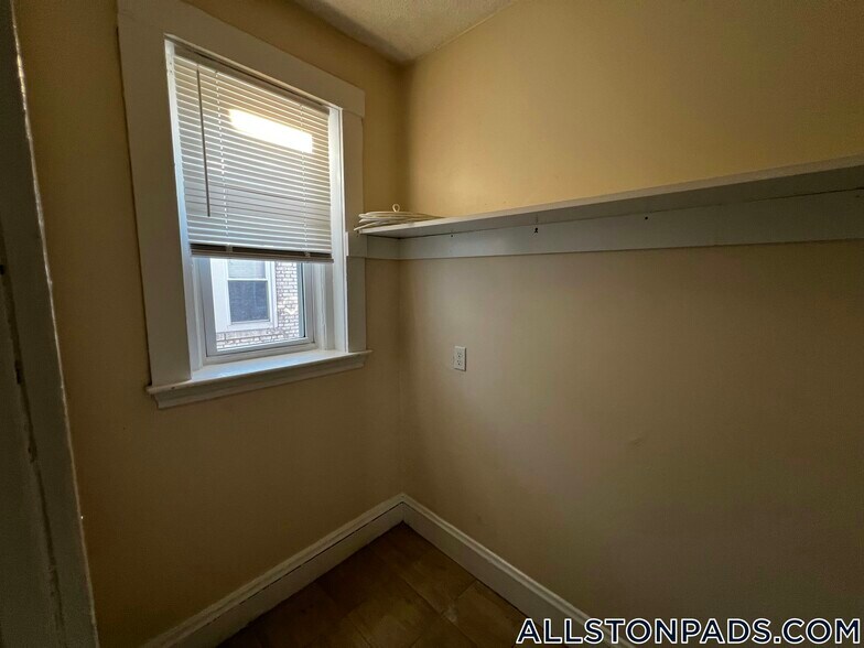 Building Photo - 6 Barrows St