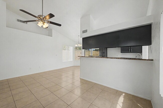Building Photo - 11851 N 76th Dr