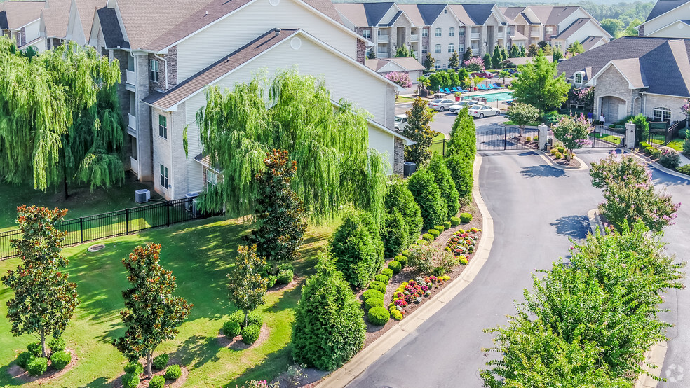 Building Photo - The Pointe at Conway