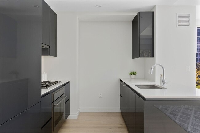 Building Photo - 135 Seaport Blvd