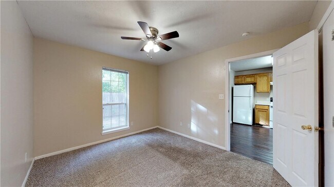 Building Photo - 1511 Hollow Hill Dr