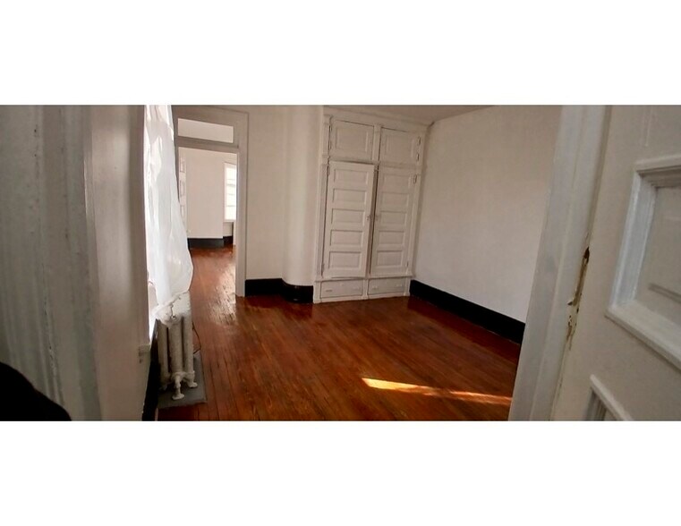 2nd br - 1720 Memorial Ave